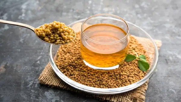मेथीचे पाणी केसांसाठी फायदेशीर, हे होतात फायदे