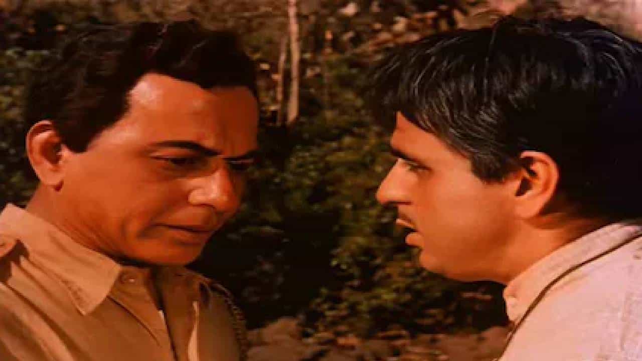 बॉलिवूडमध्ये असे अनेक चित्रपट आहेत जे प्रेक्षकांच्या मनावर राज्य करताना दिसले. काही चित्रपट तर असे होते ज्यांच्या कथेवर आधारित आणखी काही साधारण सारखे सिनेमे प्रदर्शित झाले. त्याकाळी अभिनेते दिलीप कुमार हे अभिनयाचे गुरू होते. सुपरस्टार अमिताभ बच्चनही त्यांना आदर्श मानतात. १९६१ मध्ये दिलीप कुमार यांनी ‘गंगा जमुना’ ही फिल्म बनवली. या फिल्मने बॉलिवूडला प्रेरणा दिली आणि त्यावर आधारित तीन आणखी फिल्म्स तयार करण्यात आले.