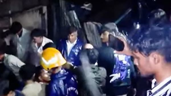 मुंबई पुन्हा हादरली... तीन मजली बांधकाम कोसळलं, 6 जणांचा मृत्यू; अनेकजण जखमी