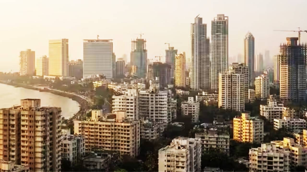 मुंबईत घर खरेदी महागणार? नोंदणी शुल्काविषयी मोठी अपडेट, अशी बसणार सर्वसामान्यांच्या खिशाला झळ मुंबईत घर खरेदी महागणार? नोंदणी शुल्काविषयी मोठी अपडेट, अशी बसणार सर्वसामान्यांच्या खिशाला झळ