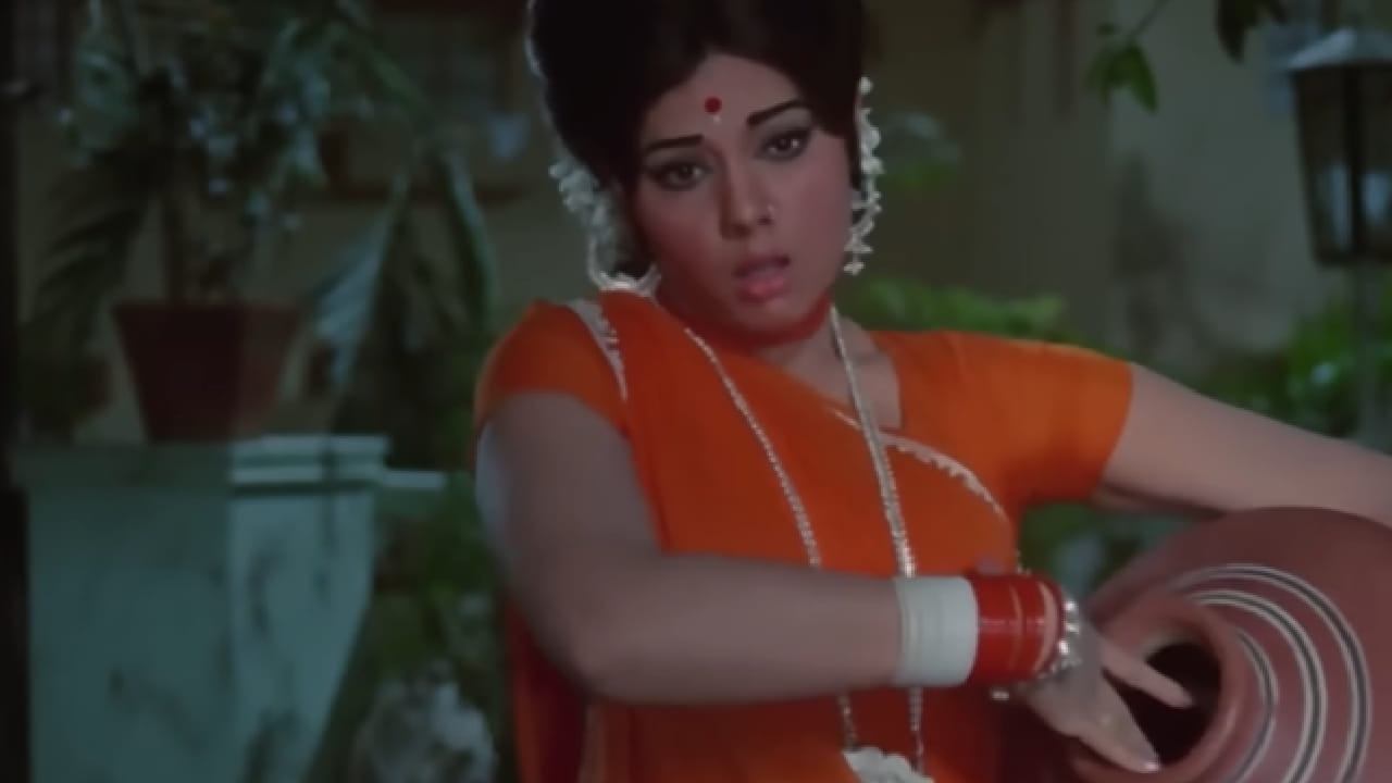 विशेष म्हणजे, गाण्यातील त्यांची नैसर्गिक हसण्याची आणि खिलखिलण्याची शैली हेच या गीताचे वैशिष्ट्य ठरले. राजेश खन्ना आणि मुमताज यांच्यावर चित्रित झालेल्या या गाण्याने प्रेक्षकांची मनं जिंकली आणि आजही ते सदाबहार गाण्यांपैकी एक मानले जाते.