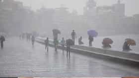 मुंबईकरांनो सावधान! पुढील 4 दिवस मुसळधार पावसाचा इशारा; प्रशासन अलर्ट.