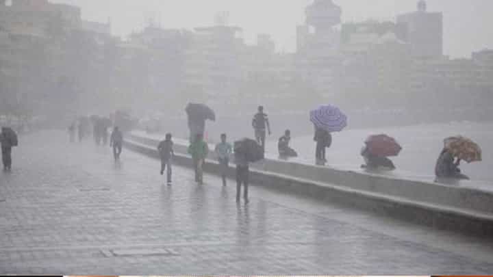 Rain Alert | मुंबईकरांनो सावधान! पुढील 4 दिवस मुसळधार पावसाचा इशारा; प्रशासन अलर्ट मोडवर Rain Alert | मुंबईकरांनो सावधान! पुढील 4 दिवस मुसळधार पावसाचा इशारा; प्रशासन अलर्ट मोडवर
