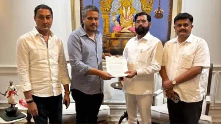 मोठी बातमी! रोहित पवार थेट एकनाथ शिंदेंच्या भेटीला; बंद दाराआड नेमकी काय झाली चर्चा? मोठी बातमी! रोहित पवार थेट एकनाथ शिंदेंच्या भेटीला; बंद दाराआड नेमकी काय झाली चर्चा?