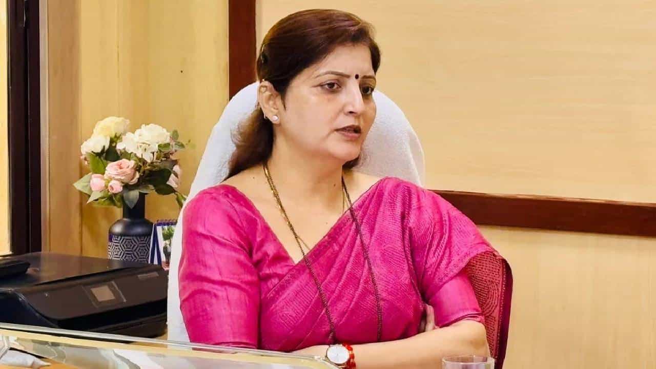 Rupali Chakankar | महाराष्ट्र एपस्टीन फाईलवरून मोठा वाद! रुपाली चाकणकरांचा थेट कायदेशीर इशारा; दीपाली सय्यद अडचणीत?