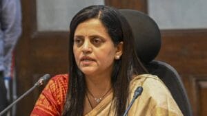 Ashwini Bhide | मुंबईत उघड्या मॅनहोलमुळे बळी!आयुक्त अश्विनी भिडेंच्या राजीनाम्याची मागणी; BMCवर संताप