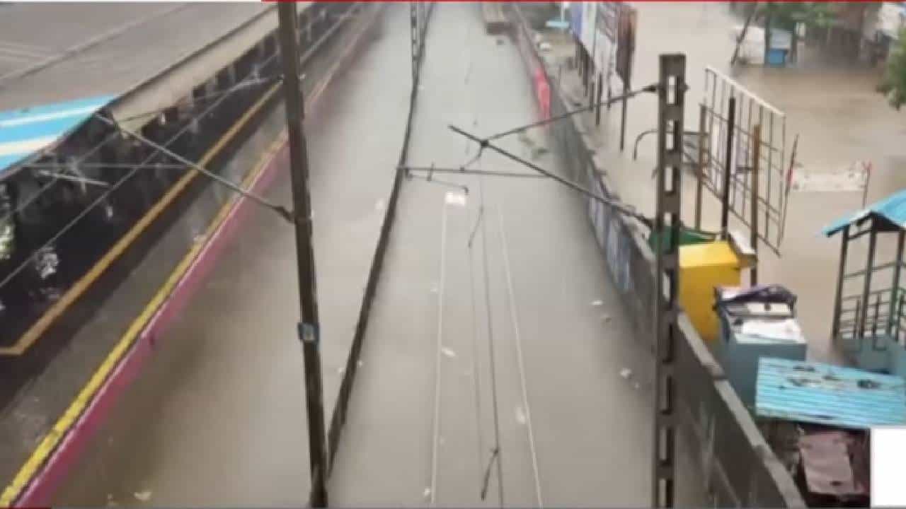 Nalasopara Track Water Logging | नालासोपारा जलमय! रेल्वे ट्रॅक पाण्याखाली; हजारो प्रवाशांचे हाल
