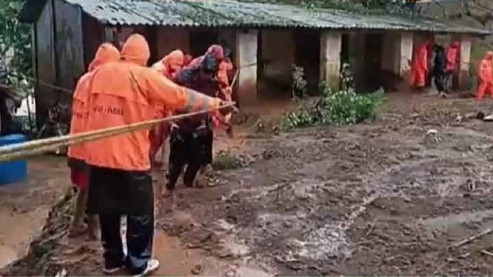 Maval Landslide | मावळमध्ये दरड कोसळून मोठी दुर्घटना; पाटण गावात ढिगाऱ्याखाली लोक अडकले, NDRF कडून बचावकार्य सुरू Maval Landslide | मावळमध्ये दरड कोसळून मोठी दुर्घटना; पाटण गावात ढिगाऱ्याखाली लोक अडकले, NDRF कडून बचावकार्य सुरू