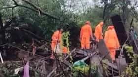 खेडमध्ये भीषण दरड दुर्घटना! NDRFची अडकलेल्या जीवांसाठी शर्थ-1706189