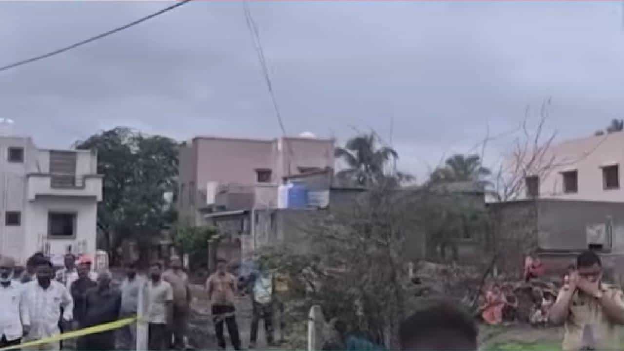 मोठी बातमी! एकाला वाचवायला गेले… पण चौघांचाही जीव गेला! साताऱ्यात एकाच कुटुंबावर काळाचा घाला