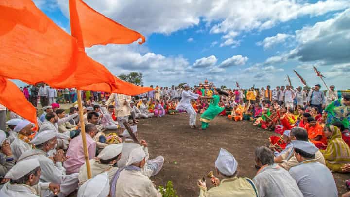 ज्ञानोबा माऊली... तुकाराम! माऊलींचा पहिला रिंगण सोहळा उत्साहात पार; पंढरपूरकडे पालखीचे भव्य प्रस्थान ज्ञानोबा माऊली... तुकाराम! माऊलींचा पहिला रिंगण सोहळा उत्साहात पार; पंढरपूरकडे पालखीचे भव्य प्रस्थान