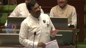 सावरकरांना भारतरत्न देण्यावरून मुनगंटीवार संतापले, सरकारला घरचा आहेर.