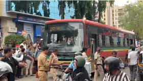 अंधेरीत भरधाव बेस्टची अनेक वाहनांना धडक, जवळपास १४ गाड्यांचे नुकसान.