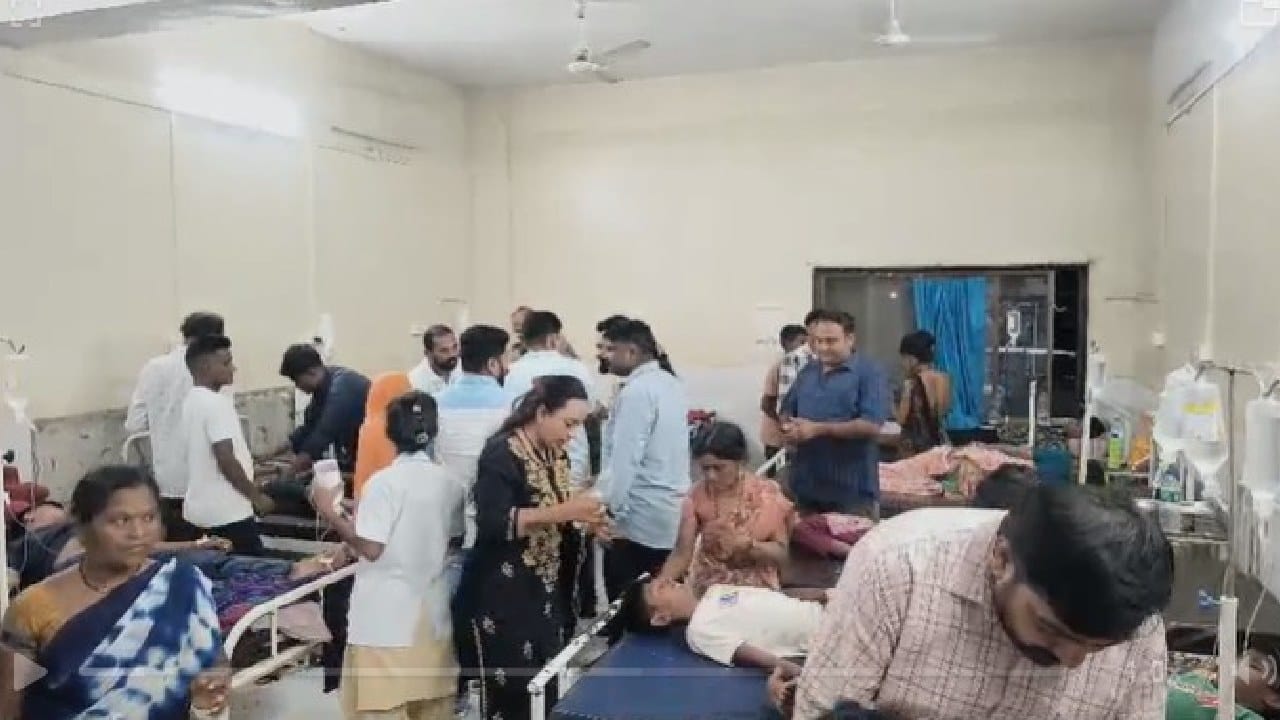 नंदुरबार येथे समाज कल्याण वसतीगृहातील ४० ते ५० विद्यार्थ्यांना विषबाधा,तिघांची प्रकृती चिंताजनक नंदुरबार येथे समाज कल्याण वसतीगृहातील ४० ते ५० विद्यार्थ्यांना विषबाधा,तिघांची प्रकृती चिंताजनक