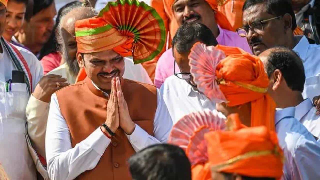 Devendra Fadnavis | देवेंद्र फडणवीसांचा नवा विक्रम! मुख्यमंत्रीपदाच्या कार्यकाळात शरद पवारांनाही टाकले मागे