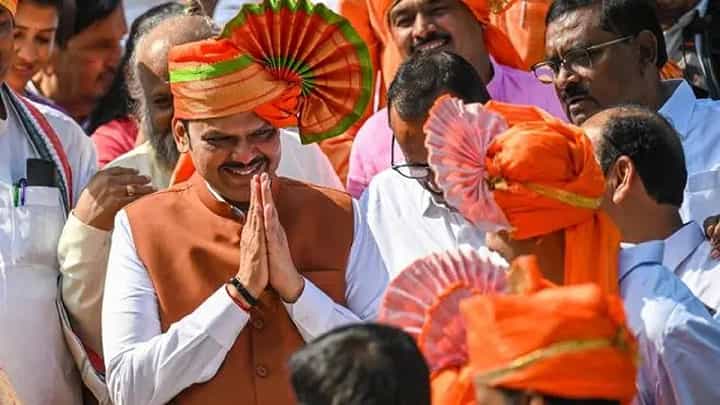 Devendra Fadnavis | देवेंद्र फडणवीसांचा नवा विक्रम! मुख्यमंत्रीपदाच्या कार्यकाळात शरद पवारांनाही टाकले मागे Devendra Fadnavis | देवेंद्र फडणवीसांचा नवा विक्रम! मुख्यमंत्रीपदाच्या कार्यकाळात शरद पवारांनाही टाकले मागे