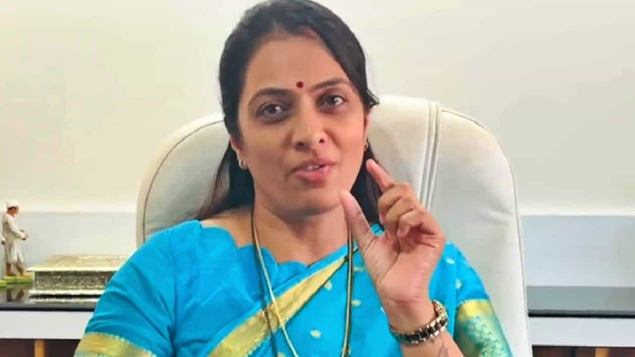 देवाभाऊ-शिंदेभाऊंना लाडक्या बहिणींचा खर्च जड झाला का?; सुनेत्रा पवारांना रोहिणी खडसेंचं थेट आवाहन, म्हणाल्या…