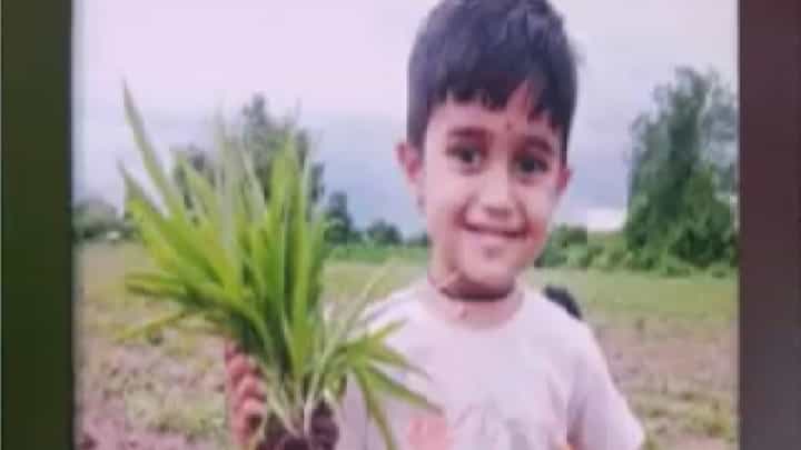Dhule | सुरत बायपासवर मृत्यूचा सापळा! कंटेनरच्या धडकेत 5 वर्षीय चिमुकल्यासह वडिलांचा मृत्यू Dhule | सुरत बायपासवर मृत्यूचा सापळा! कंटेनरच्या धडकेत 5 वर्षीय चिमुकल्यासह वडिलांचा मृत्यू