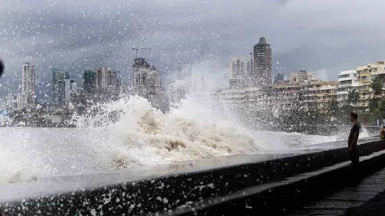 Mumbai Sea | मुंबईत हायटाईडचा इशारा! 4.49 मीटर उंच लाटा उसळणार; BMC कडून सतर्क राहण्याचे आवाहन