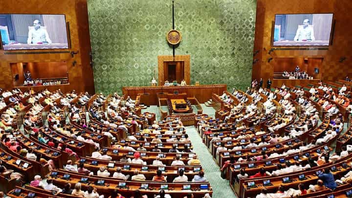Monsoon Session | केंद्र सरकारची मोठी तयारी! पावसाळी अधिवेशनात परिसीमन आणि महिला आरक्षण विधेयक पुन्हा मांडणार? - सूत्र Monsoon Session | केंद्र सरकारची मोठी तयारी! पावसाळी अधिवेशनात परिसीमन आणि महिला आरक्षण विधेयक पुन्हा मांडणार? - सूत्र