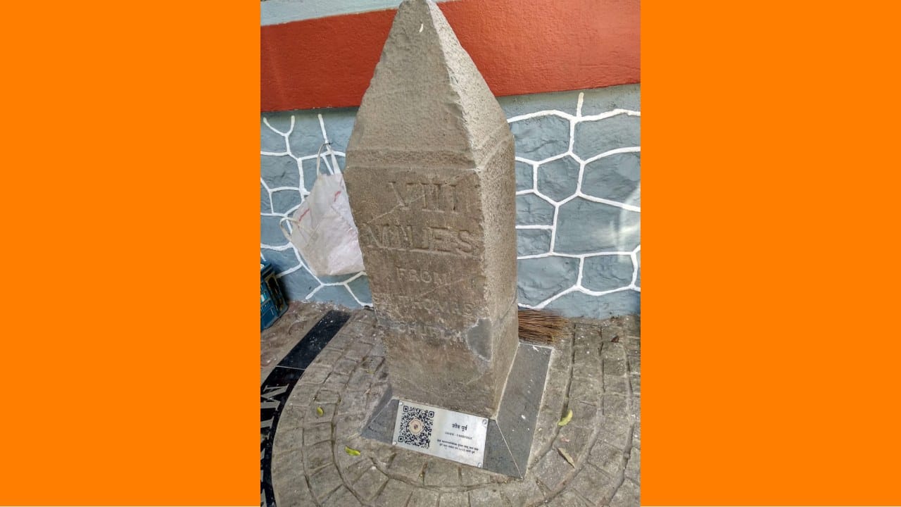 मुंबईतील फोर्ट भागातील सेंट थॉमस कॅथेड्रल (St.Thomas Cathedral) चर्चपासून हे रस्त्याचे अंतर मोजणारे हे मैलाचे दगड ब्रिटीशांनी जागोजागी उभे केले आहेत.