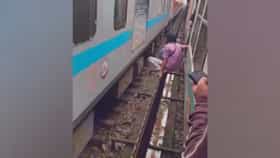 धावत्या मेल एक्स्प्रेससमोर तरुणाची जीवघेणी स्टंटबाजी; अंगावर काटा....-1714047