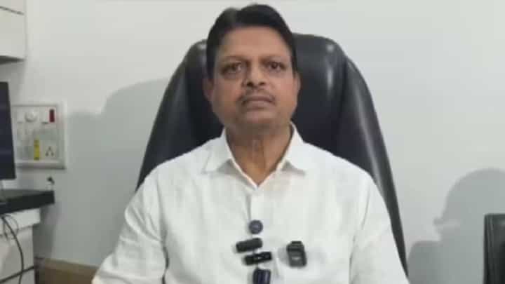 Dombivli Hospital Case | हायकोर्टाचा मोठा झटका! रमेश म्हात्रेंना 5 वाजेपर्यंत शरण येण्याचे आदेश; पोलिसांचा ॲक्शन मोड! Dombivli Hospital Case | हायकोर्टाचा मोठा झटका! रमेश म्हात्रेंना 5 वाजेपर्यंत शरण येण्याचे आदेश; पोलिसांचा ॲक्शन मोड!