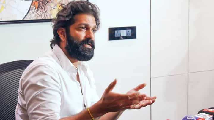 Amit Thackeray | देशात लोकशाही उरली कि निव्वळ दडपशाही सुरु आहे? अमित ठाकरे यांचा ट्विट करत सरकारला संतप्त सवाल Amit Thackeray | देशात लोकशाही उरली कि निव्वळ दडपशाही सुरु आहे? अमित ठाकरे यांचा ट्विट करत सरकारला संतप्त सवाल