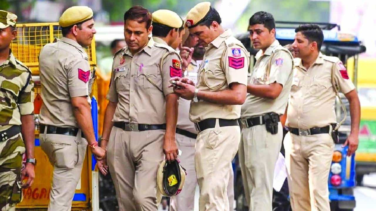 Delhi Police News | विद्यार्थी आंदोलनाने सरकारची चिंता वाढली; दिल्ली पोलिसांच्या सुट्ट्याच केल्या रद्द, नवा आदेश काय?