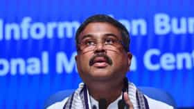 NEET पेपरफुटी प्रकरणात सरकार झुकलं; धर्मेंद्र प्रधानांनी दिला राजीनामा-1719090