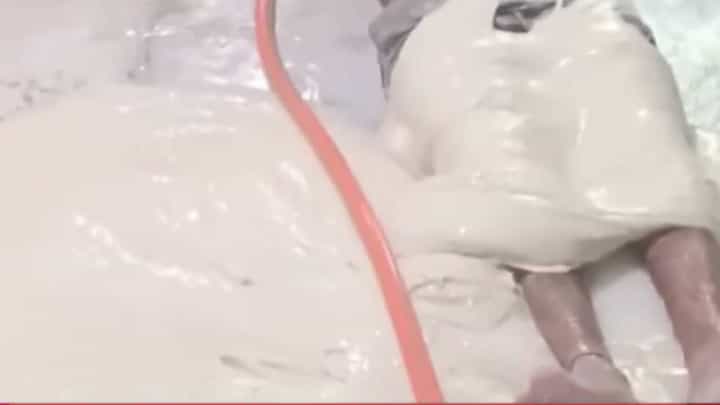 Viral Video | 37 सेकंदांचा व्हिडिओ अन् सोशल मीडियावर संतापाची लाट; सोयाबीन चाप बनवण्याची घाणेरडी पद्धत उघड Viral Video | 37 सेकंदांचा व्हिडिओ अन् सोशल मीडियावर संतापाची लाट; सोयाबीन चाप बनवण्याची घाणेरडी पद्धत उघड