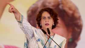 विद्यार्थी दहशतवादी होते का? संसदेत प्रियंका गांधींचा सरकारला थेट सवाल-1721641