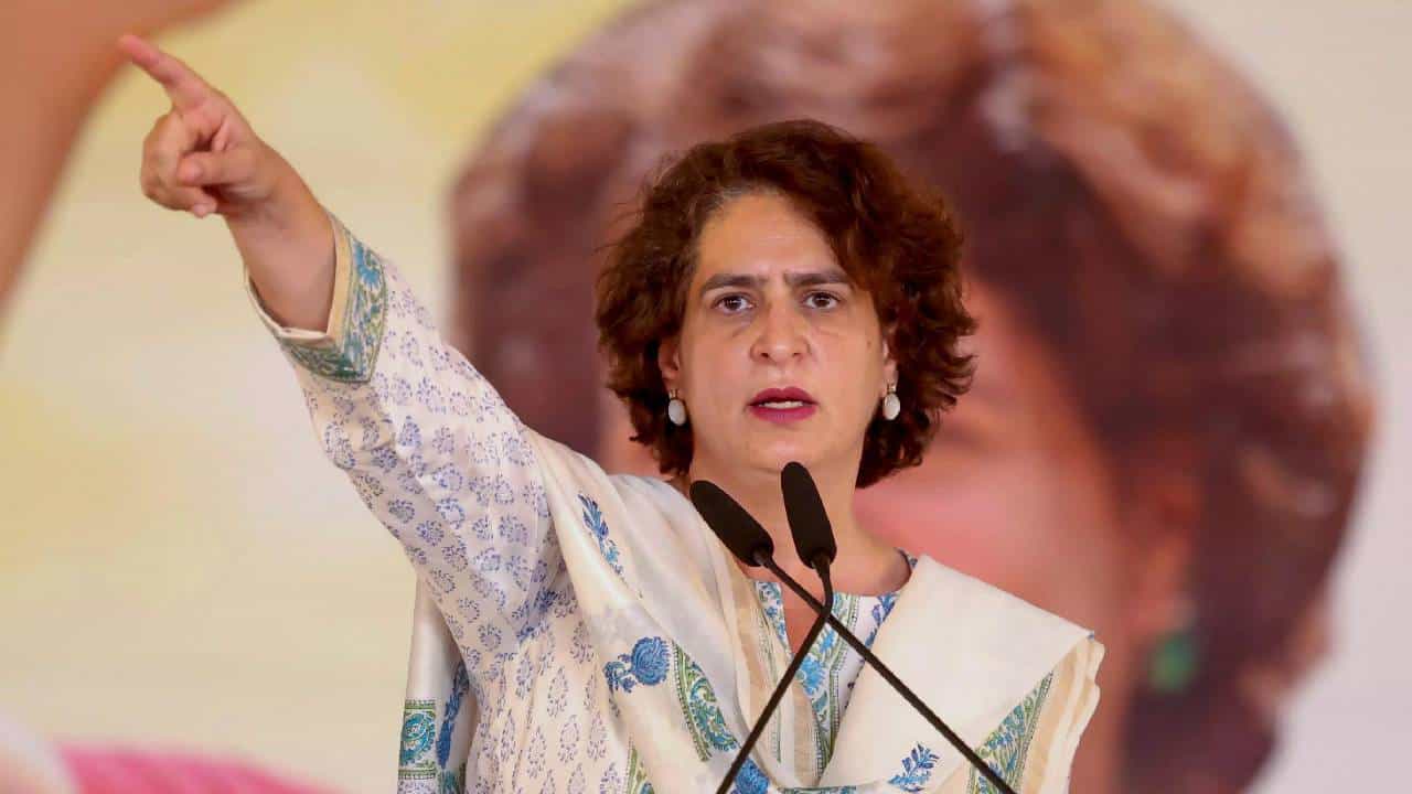 Priyanka Gandhi | विद्यार्थी दहशतवादी होते का? संसदेत प्रियंका गांधींचा सरकारला थेट सवाल; लाठीचार्जवरून मोदी-शहांकडे मागितलं उत्तर