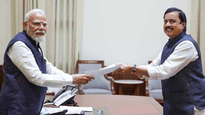 दिल्लीत मोठ्या राजकीय हालचाली! सुनील तटकरे यांनी घेतली पंतप्रधान मोदींची भेट; पवारांची राष्ट्रवादी NDA मध्ये येणार? दिल्लीत मोठ्या राजकीय हालचाली! सुनील तटकरे यांनी घेतली पंतप्रधान मोदींची भेट; पवारांची राष्ट्रवादी NDA मध्ये येणार?