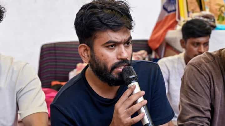 मोठी बातमी! भाजपमध्ये या, नाहीतर गोळ्या घालू, आई-वडिलांनाही दिल्या धमक्या...अभिजीत दीपकेच्या दाव्याने राजकीय वर्तुळात खळबळ मोठी बातमी! भाजपमध्ये या, नाहीतर गोळ्या घालू, आई-वडिलांनाही दिल्या धमक्या...अभिजीत दीपकेच्या दाव्याने राजकीय वर्तुळात खळबळ