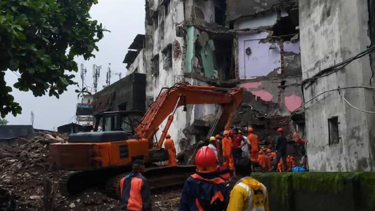 Bhiwandi Building collapsed | भिवंडीत भीषण दुर्घटना! 4 मजली इमारत कोसळली; 9 जणांचा मृत्यू, अनेकजण अजुनही ढिगाऱ्याखाली