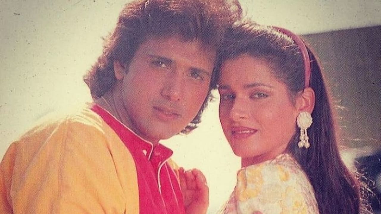 एक काळ असा होता जेव्हा गोविंदा नीलमच्या प्रेमात वेडा होता. गोविंदाने तिच्याशी लग्न करण्यासाठी सुनिता अहूजा हिच्यासोबत झालेला साखरपुडाही मोडला, पण त्यानंतर देखील दोघांनी लग्न केले नाही. अखेर दोघांनी विभक्त होण्याचा निर्णय घेतला. नीलम हिचं नाव अभिनेता बॉबी देओल याच्यासोबत देखील जोडण्यात आलं.