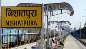 रात्री भीती वाटते... 6 कोटीचं स्टेशन, आजपर्यंत एकही ट्रेन थांबली नाही.