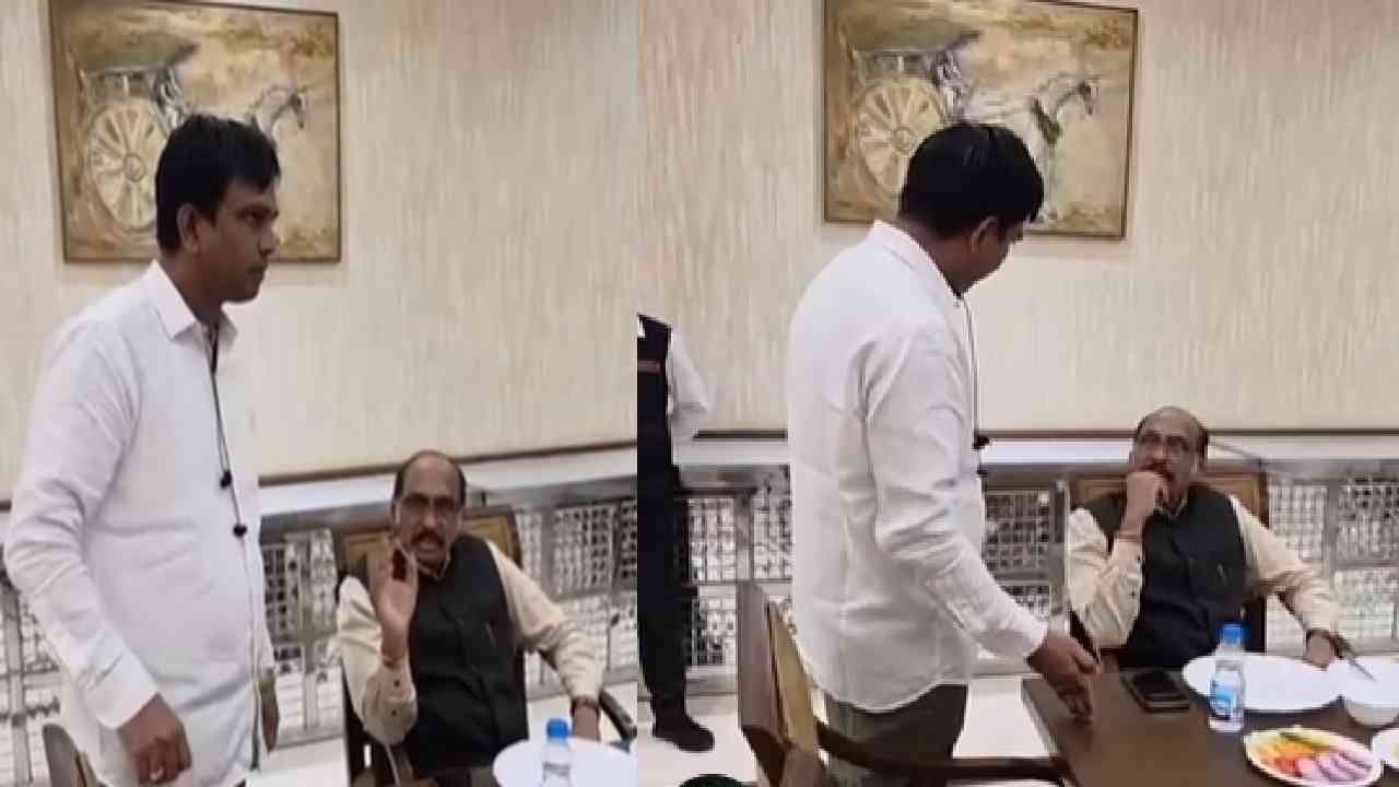 Karale Guruji : अपोजिशनला तुम्हाला लाजा शरमा नाहीत का? कॅमेऱ्यासमोर नितेश कराळे गुरुजींनी काँग्रेसच्या बड्या नेत्याला मजबूत झापलं Karale Guruji : अपोजिशनला तुम्हाला लाजा शरमा नाहीत का? कॅमेऱ्यासमोर नितेश कराळे गुरुजींनी काँग्रेसच्या बड्या नेत्याला मजबूत झापलं