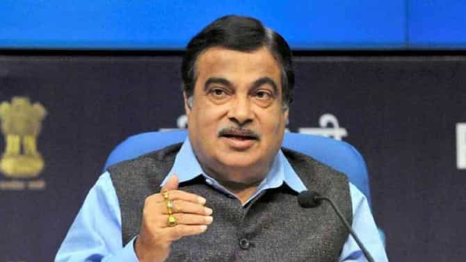 Nitin Gadkari : इथेनॉल मिश्रित E20 पेट्रोलवरुन संपूर्ण देशात वादविवाद सुरु असताना गडकरीचं ओपन चॅलेंज, तुम्ही मला..
