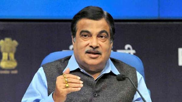Nitin Gadkari : इथेनॉल मिश्रित E20 पेट्रोलवरुन संपूर्ण देशात वादविवाद सुरु असताना गडकरीचं ओपन चॅलेंज, तुम्ही मला..