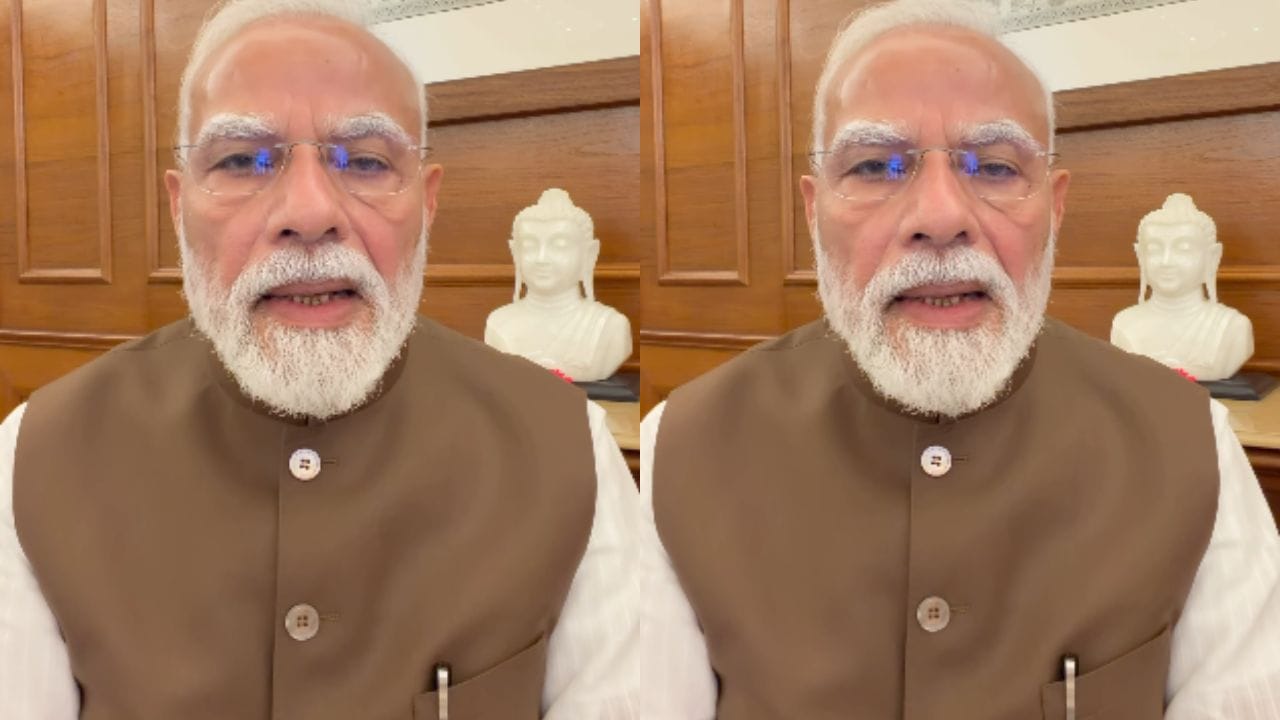 विद्यार्थ्यांच्या भविष्यासोबत खेळणाऱ्यांना सोडणार नाही, PM मोदींचा व्हिडिओ संदेशातून गंभीर इशारा विद्यार्थ्यांच्या भविष्यासोबत खेळणाऱ्यांना सोडणार नाही, PM मोदींचा व्हिडिओ संदेशातून गंभीर इशारा