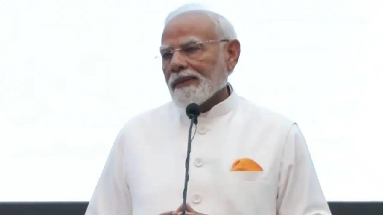 पंतप्रधान मोदींची आज प्रंबनम मंदिराला भेट, असा जपला भारतीयांनी सांस्कृतिक वारसा पंतप्रधान मोदींची आज प्रंबनम मंदिराला भेट, असा जपला भारतीयांनी सांस्कृतिक वारसा