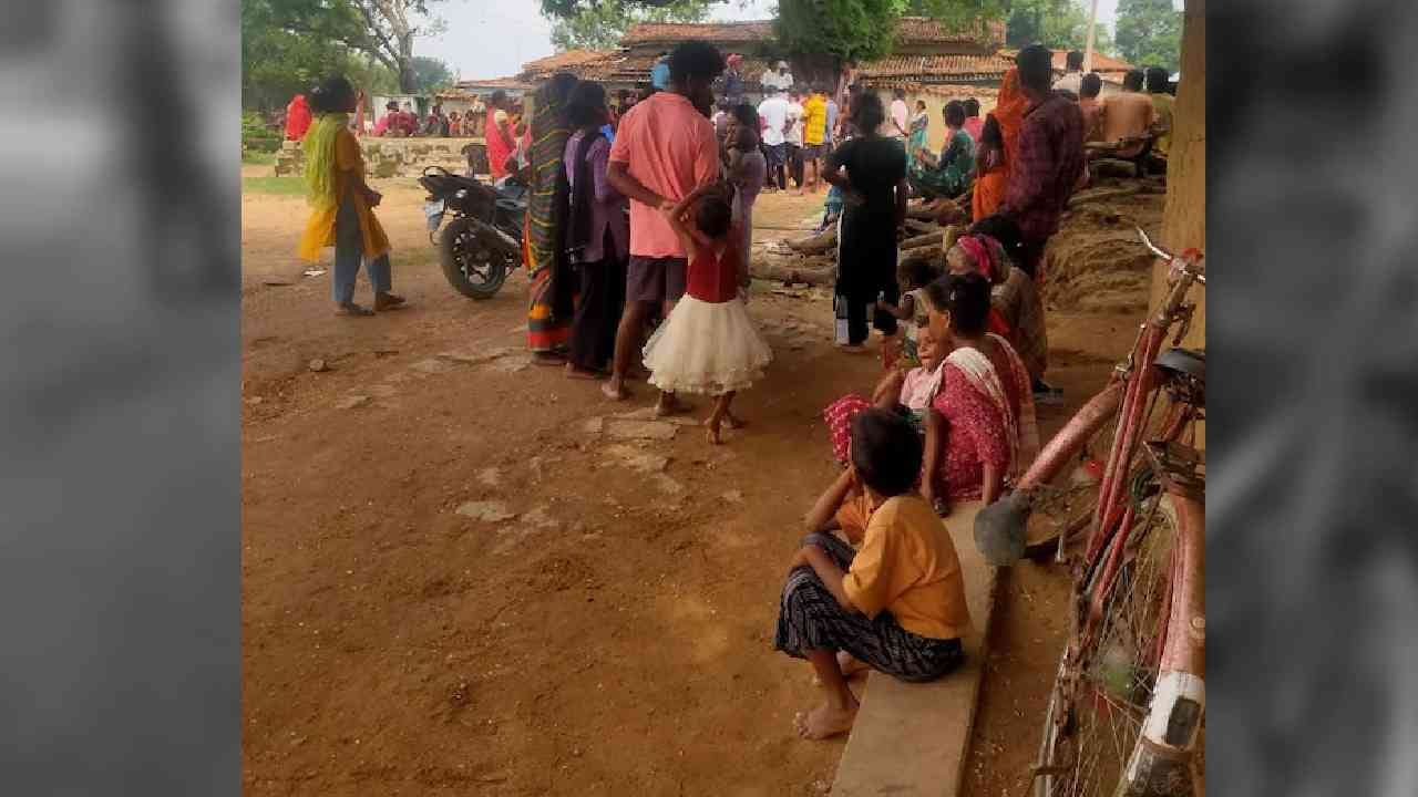 लाज वाटली पाहिजे, 3 वर्षाच्या मुलीवर बलात्कार करणाऱ्याला 1 लाख घेऊन पंचायतीने सोडलं, 20 हजार रुपयांची दारु-चिकन पार्टी लाज वाटली पाहिजे, 3 वर्षाच्या मुलीवर बलात्कार करणाऱ्याला 1 लाख घेऊन पंचायतीने सोडलं, 20 हजार रुपयांची दारु-चिकन पार्टी
