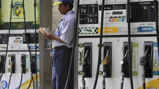 Petrol Diesel Price : तेलाच्या भावात मोठा बदल, धाड धाड... जाणून घ्या पेट्रोल आणि डिझेलचा आजचा भाव, थेट..