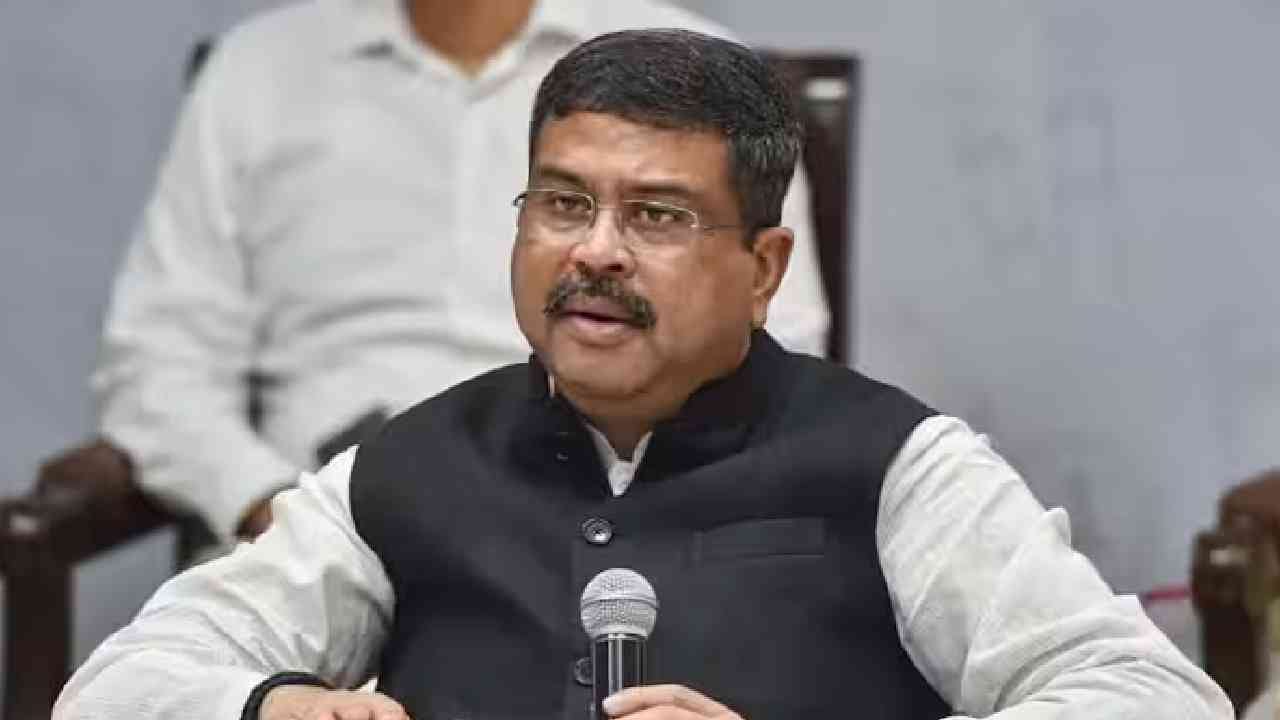 निवडणूक प्रतिज्ञापत्रातील उमेदवाराची आर्थिक स्थिती ही अधिकृत माहिती मानली जाते. यात दिलेली माहिती सार्वजनिक रेकॉर्डचा हिस्सा असते. यातून मतदारांना उमेदवारांच्या आर्थिक स्थितीबद्दल पारदर्शक माहिती मिळते. केंद्रीय शिक्षण मंत्री धर्मेंद्र प्रधान आणि त्यांच्या कुटुंबाकडे एकूण चल आणि अचल मिळून 6.92 कोटींची संपत्ती आहे.  
