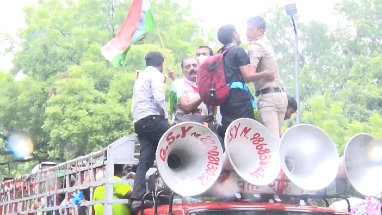 सोनम वांगचुक यांचं आंदोलन दडपणं आणि अभिजीत दीपके यांनी उपोषण सुरू करणं यामुळे तरुणांमध्ये आक्रोश उसळला. तरुणांनी जंतरमंतरकडे कूच केली. सर्वच क्षेत्रातील लोक जंतमंतरवर जमले. अभिनेते प्रकाश राजही जंतरमंतरवर आले आणि तरुणांचे आवाज बनले.