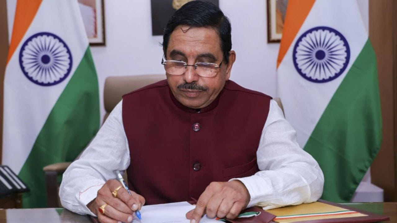 दिल्लीतून मोठी बातमी! शिक्षण खात्याची जबाबदारी या बड्या नेत्याकडे, केंद्र सरकारची मोठी घोषणा दिल्लीतून मोठी बातमी! शिक्षण खात्याची जबाबदारी या बड्या नेत्याकडे, केंद्र सरकारची मोठी घोषणा