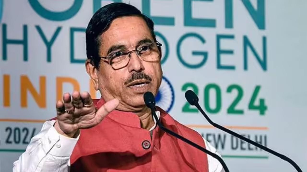 Pralhad Joshi Net Worth: नवे शिक्षण मंत्री प्रल्हाद जोशी यांची नेटवर्थ नेमकी किती ? Pralhad Joshi Net Worth: नवे शिक्षण मंत्री प्रल्हाद जोशी यांची नेटवर्थ नेमकी किती ?