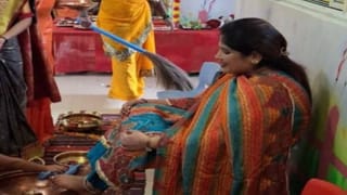 पुणे पालिकेच्या शाळेत विद्यार्थ्यांनी धुतले नगरसेविकेचे पाय, रुपाली ठोंबरे संतापल्या, म्हणाल्या; लायकी नसलेल्या…